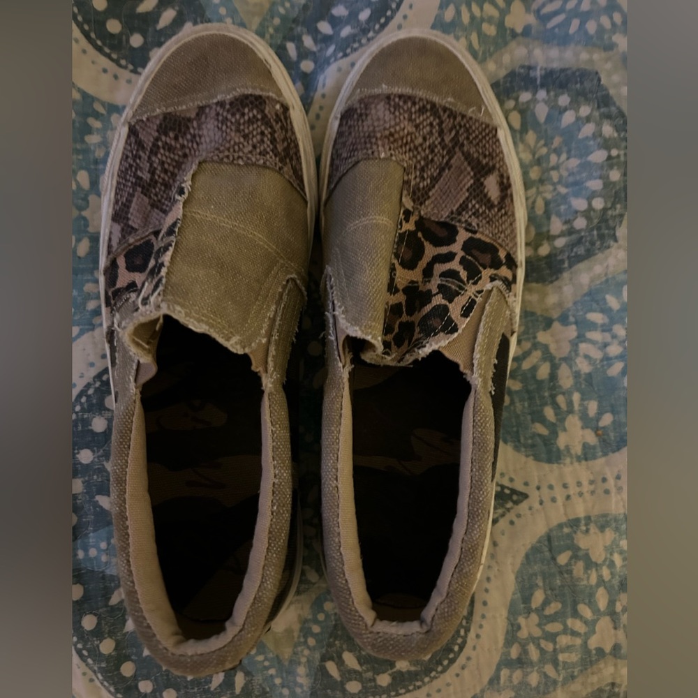 Only worn a couple of times size 8 blowfish brand